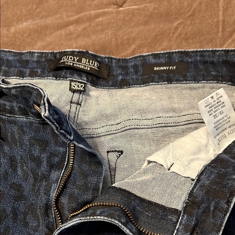 Judy Blue Women’s Skinny Fit Jeans - Blue animal print. Size 15/32